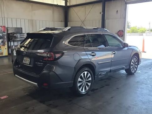 Used 2023 Subaru Outback Touring AWD/4WD image 5