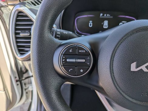 Certified 2025 Kia Soul LX w/ LX Technology Package FWD image 28