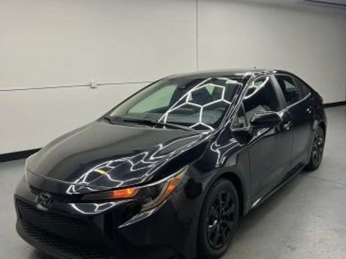 Used 2021 Toyota Corolla LE image 3