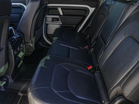 Used 2024 Land Rover Defender 130 X-Dynamic SE image 28