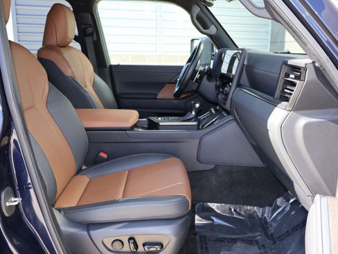 Used 2024 Lexus GX 550 w/ Accessory Package (31) AWD/4WD image 30
