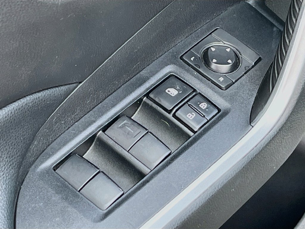 Used 2021 Toyota RAV4 LE AWD/4WD image 17