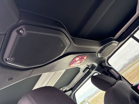 Used 2022 Jeep Wrangler Unlimited Sport image 17