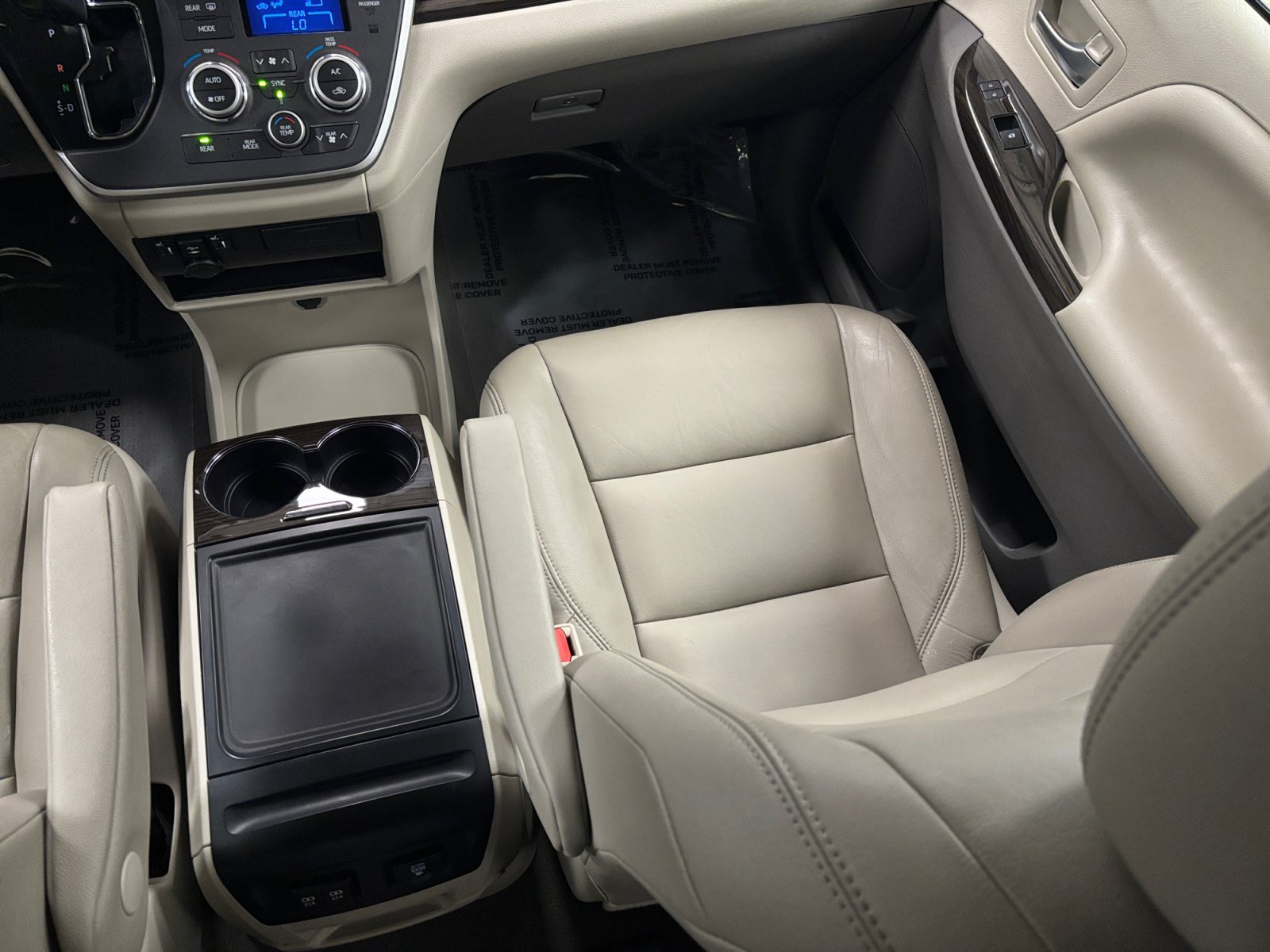 Used 2020 Toyota Sienna XLE FWD image 17