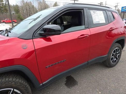 Used 2025 Jeep Compass Trailhawk image 30