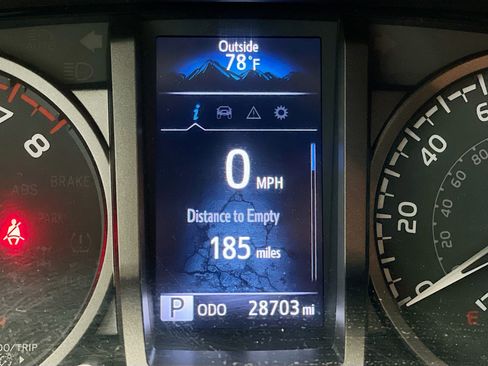 Used 2021 Toyota Tacoma TRD Off-Road image 8