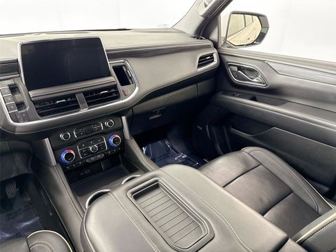 Used 2024 GMC Yukon XL SLT image 29