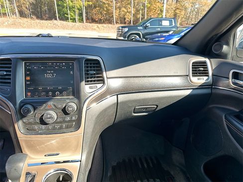 Used 2017 Jeep Grand Cherokee Limited w/ Luxury Group II image 20