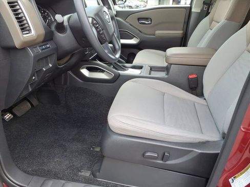 Certified 2024 Nissan Frontier SV w/ Technology Package AWD/4WD image 13