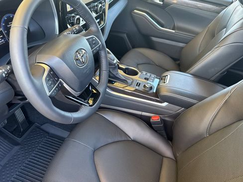 New 2026 Toyota Highlander Limited AWD/4WD image 9