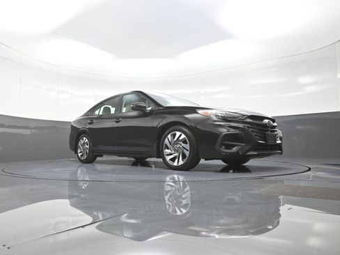 Used 2025 Subaru Legacy Limited image 9