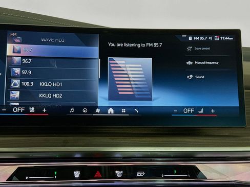 Used 2025 BMW 750e xDrive w/ Executive Package image 15