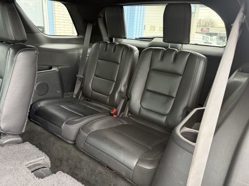 Used 2014 Ford Explorer XLT w/ Equipment Group 202A image 19