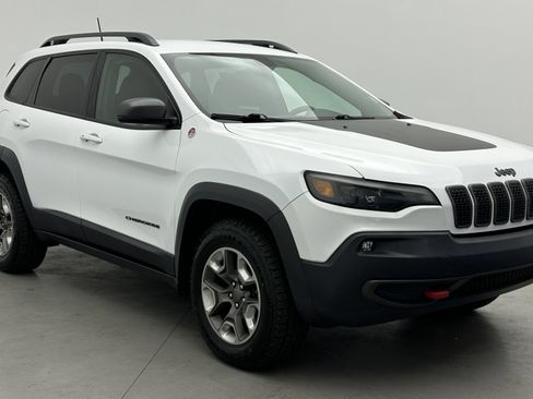 Used 2019 Jeep Cherokee Trailhawk image 3