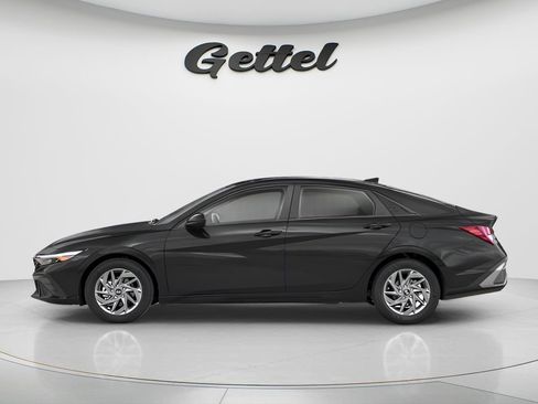 New 2026 Hyundai Elantra SEL Sport Premium FWD image 2