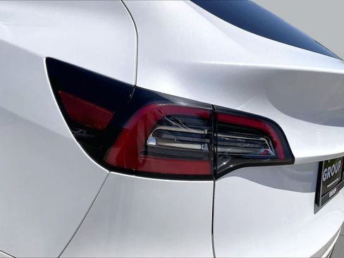 Used 2023 Tesla Model Y AWD image 26