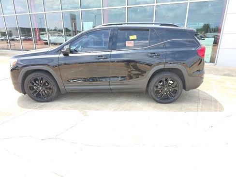 Used 2021 GMC Terrain SLE w/ Driver Convenience Package FWD image 2
