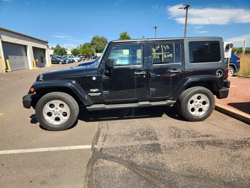Used 2013 Jeep Wrangler Unlimited Sahara AWD/4WD image 8