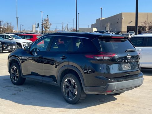 Used 2024 Nissan Rogue SV image 10