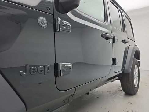 Used 2022 Jeep Wrangler Unlimited Sport AWD/4WD image 51