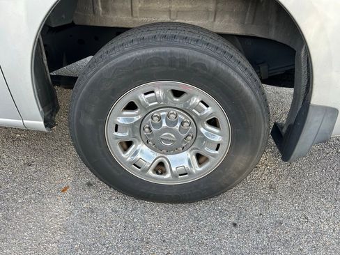 Used 2020 Nissan NV 3500 SL image 9