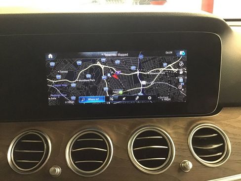 Used 2022 Mercedes-Benz E 350 4MATIC Sedan w/ AMG Line Exterior image 36