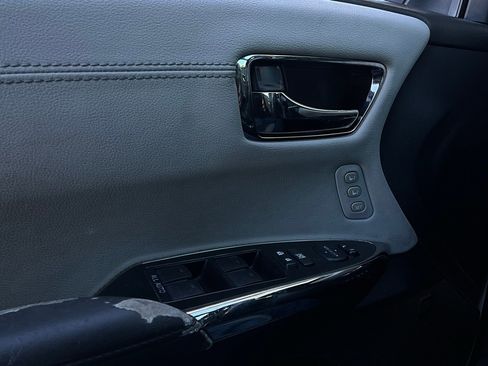 Used 2016 Toyota Avalon Limited w/ Toyota Safety Sense Package image 22