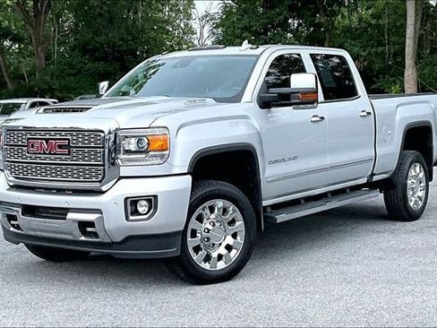 Used 2019 GMC Sierra 2500 Denali w/ Duramax Plus Package AWD/4WD image 1