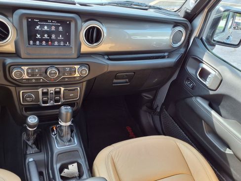 Used 2019 Jeep Wrangler Unlimited Sahara w/ Cold Weather Group AWD/4WD image 3