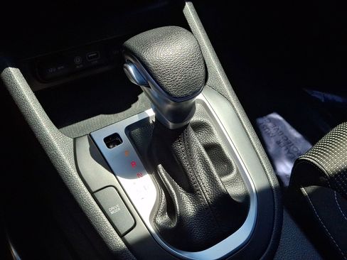 Used 2019 Kia Forte LXS FWD image 18