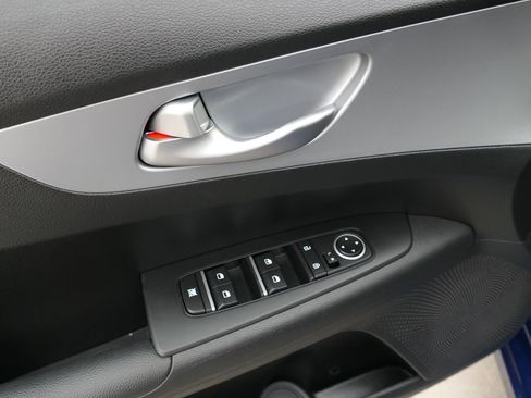 Used 2023 Kia Forte LXS w/ LXS Technology Package image 13