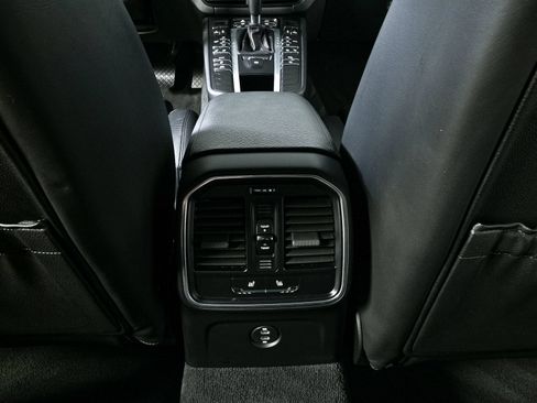Certified 2020 Porsche Macan AWD/4WD image 21