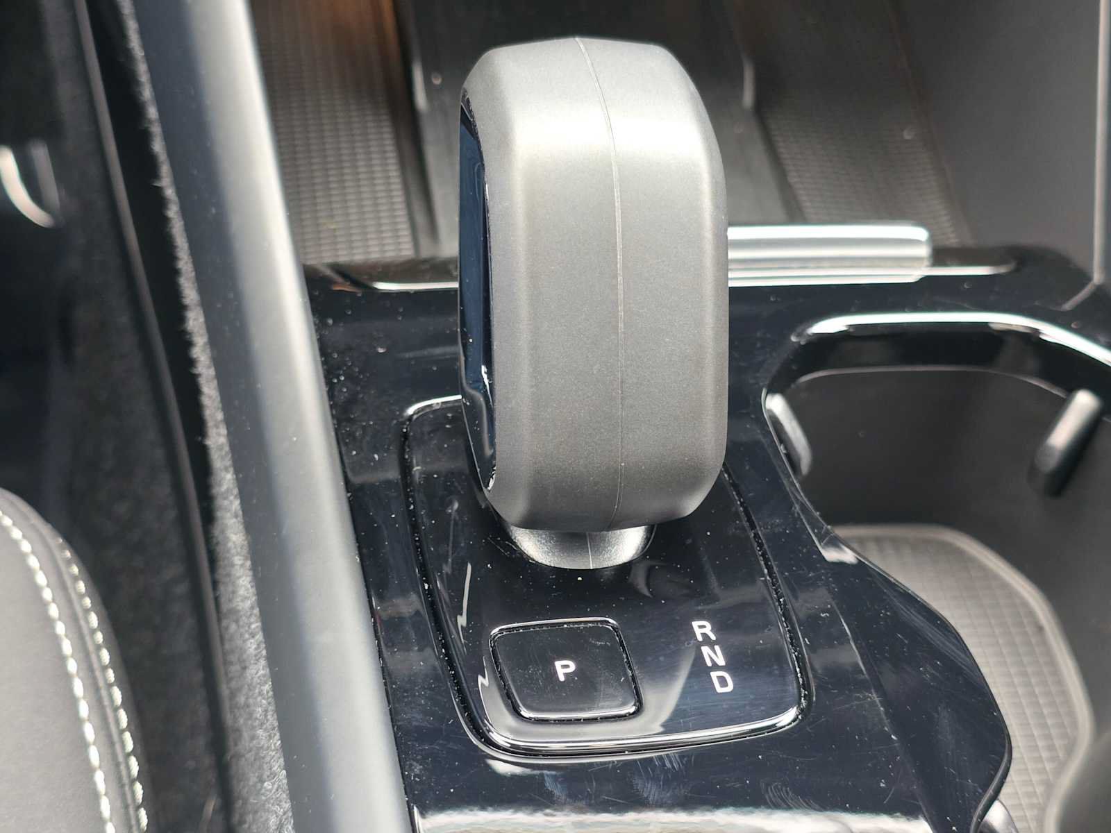 Used 2024 Volvo XC40 Recharge Plus w/ Protection Package Premier AWD/4WD image 31