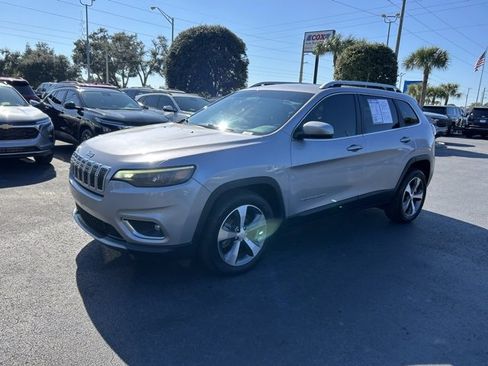 Used 2020 Jeep Cherokee Limited image 3