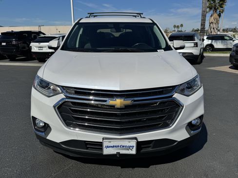 Used 2020 Chevrolet Traverse LT image 3