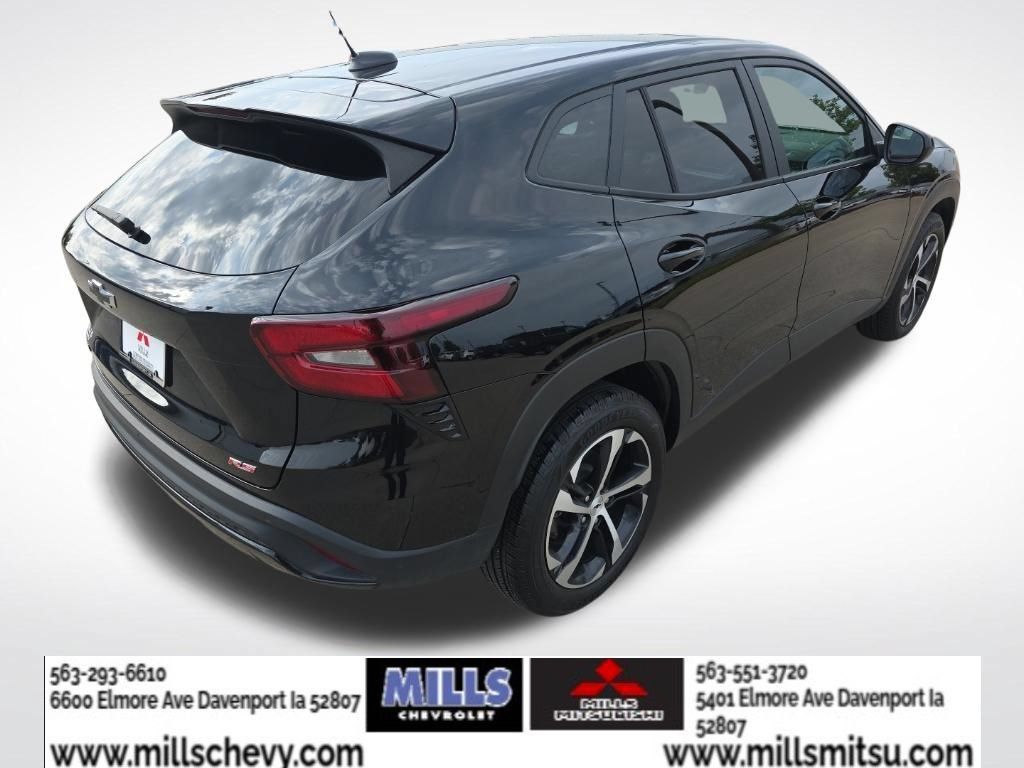 Used 2025 Chevrolet Trax RS w/ Sunroof Package FWD image 5