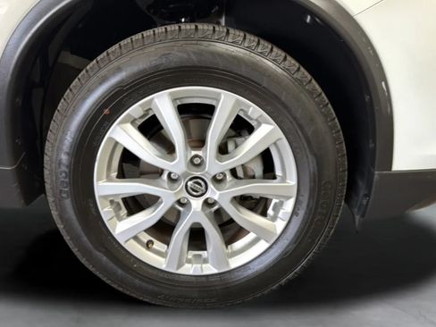 Used 2020 Nissan Rogue SV FWD image 22