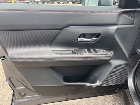 New 2025 Nissan Kicks SR image 12