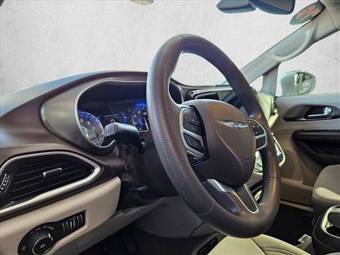 Used 2019 Chrysler Pacifica Touring Plus w/ Tire & Wheel Group image 9