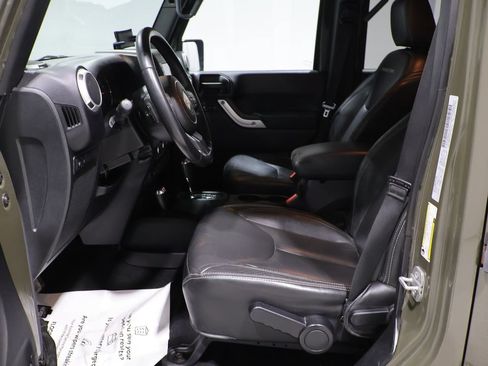 Used 2015 Jeep Wrangler Unlimited Rubicon w/ Max Tow Package AWD/4WD image 11