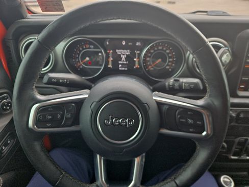 Used 2019 Jeep Wrangler Unlimited Sahara AWD/4WD image 12