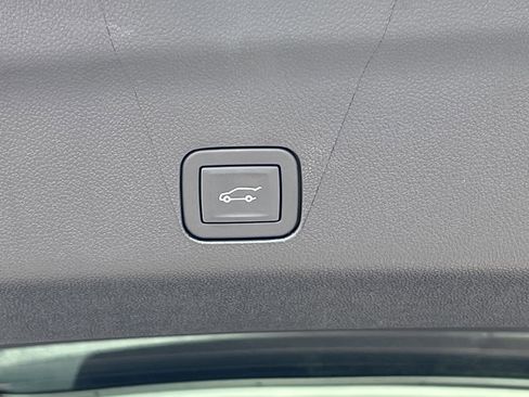 New 2025 GMC Yukon XL Denali image 30