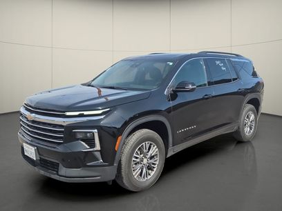 Used 2025 Chevrolet Traverse LT