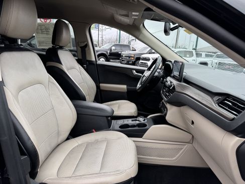 Used 2020 Ford Escape Titanium AWD/4WD image 38