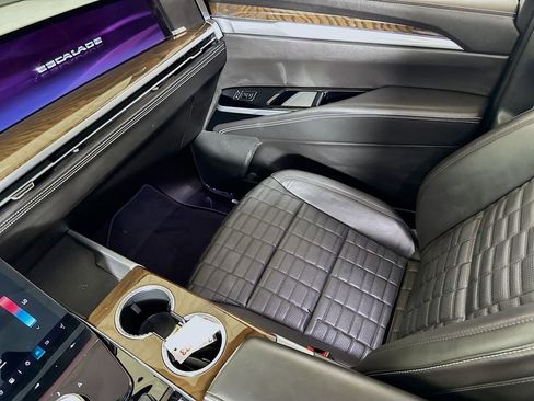 Certified 2025 Cadillac Escalade Sport Platinum w/ LPO, ONYX Package AWD/4WD image 23