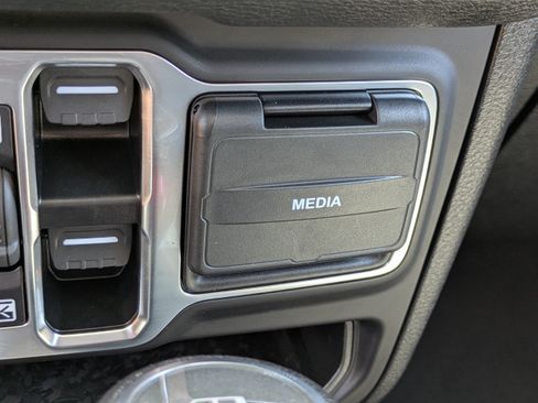 Used 2025 Jeep Gladiator Sport AWD/4WD image 30
