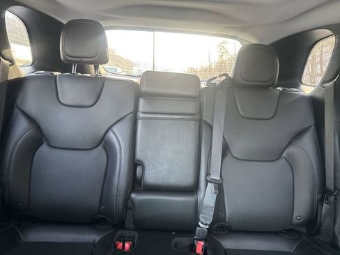 Used 2019 Jeep Cherokee Limited w/ Technology Group image 30