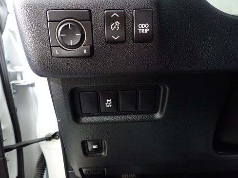 Used 2018 Lexus GX 460 w/ Preferred Accessory Package AWD/4WD image 27