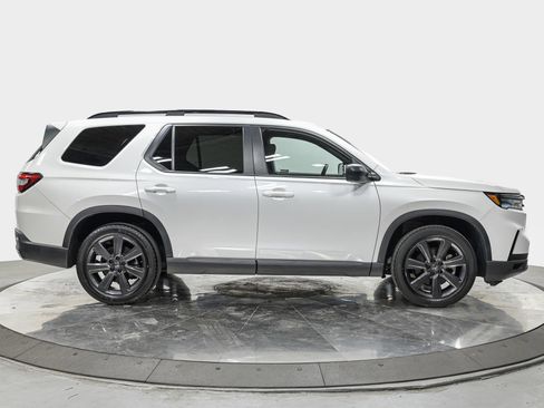 Used 2023 Honda Pilot Sport image 8