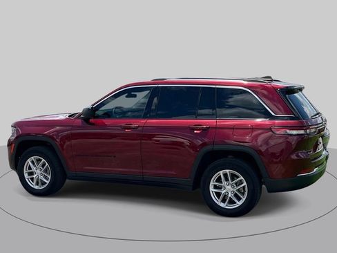 Used 2024 Jeep Grand Cherokee Laredo X w/ Trailer Tow Package AWD/4WD image 6